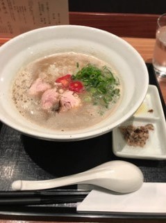 お洒落なラーメン